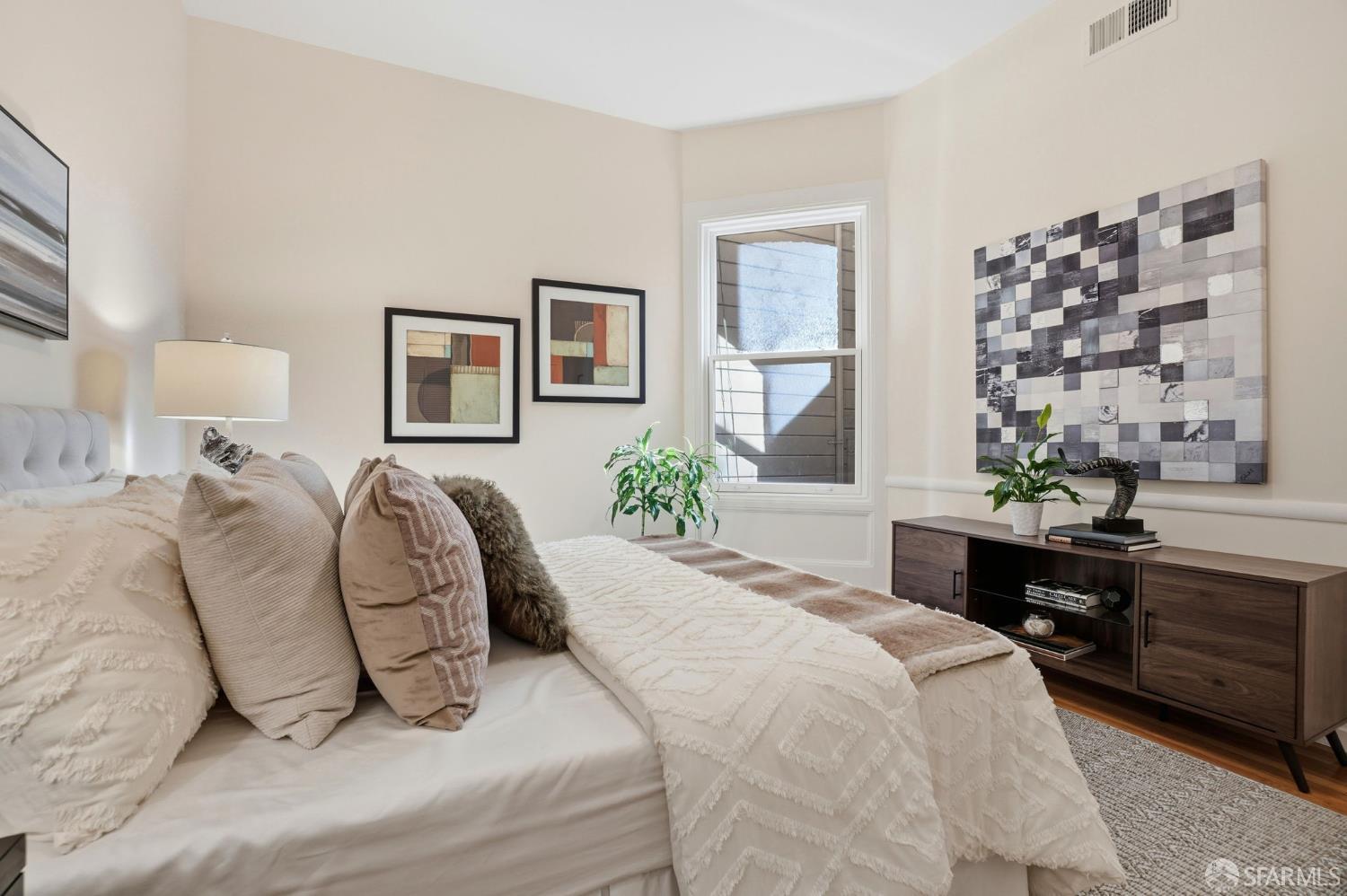 Detail Gallery Image 22 of 42 For 1760 Pacific Ave #4,  San Francisco,  CA 94109 - 3 Beds | 2 Baths