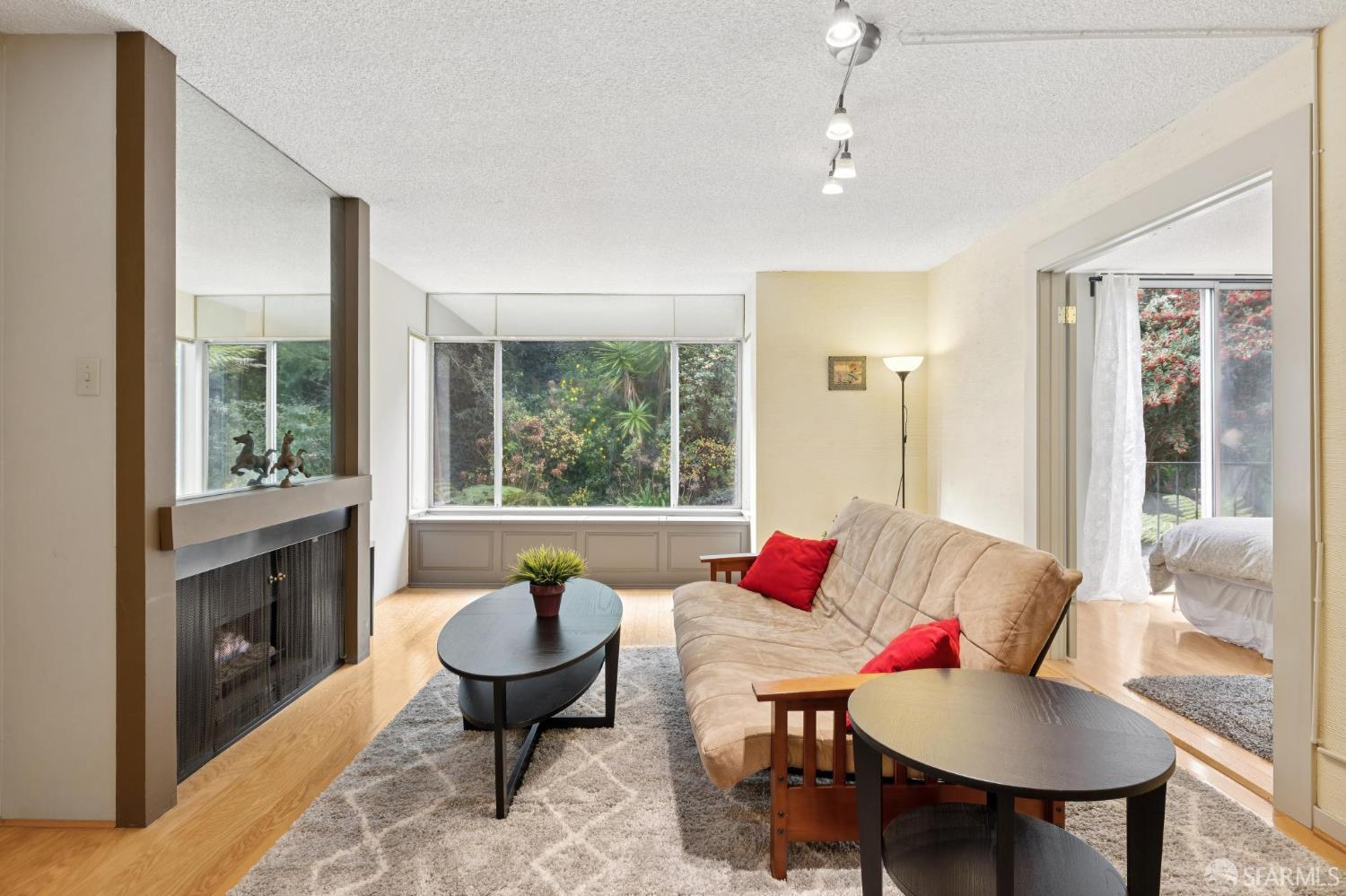 Detail Gallery Image 4 of 35 For 5320 Diamond Heights Blvd 202k,  San Francisco,  CA 94117 - 1 Beds | 1 Baths