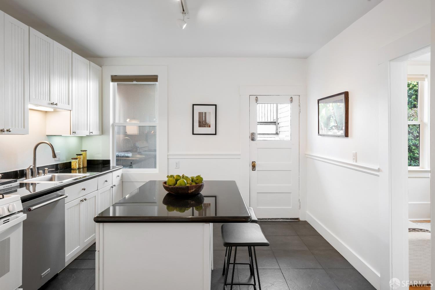 Detail Gallery Image 8 of 24 For 34 Harris Pl, San Francisco,  CA 94123 - 1 Beds | 1 Baths