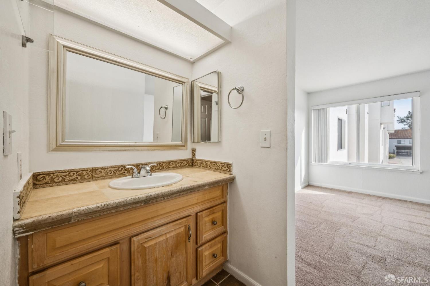 Detail Gallery Image 23 of 31 For 21117 Gary Dr #116,  Castro Valley,  CA 94546 - 2 Beds | 2 Baths