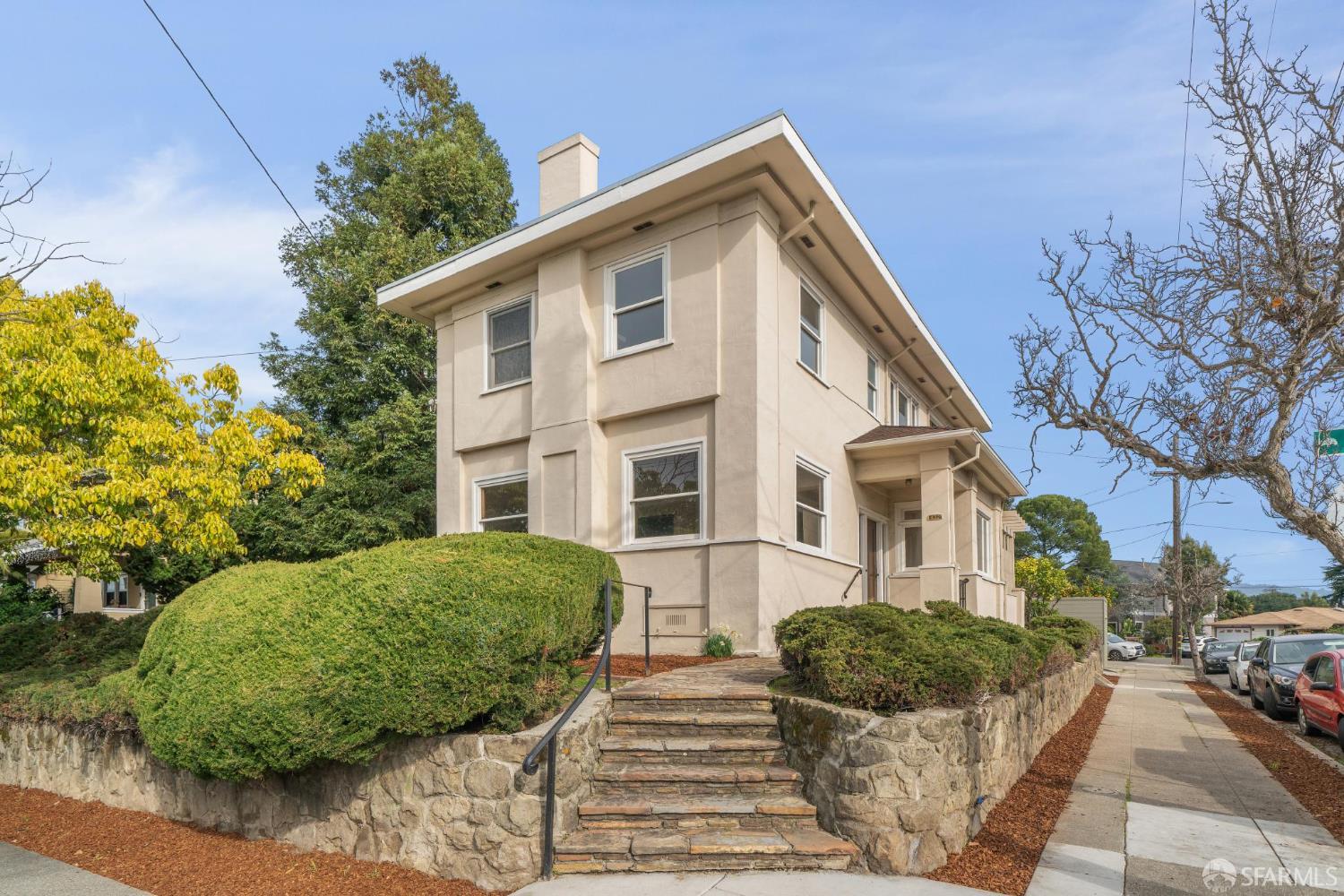 Detail Gallery Image 3 of 47 For 402 Newton Ave, Oakland,  CA 94606 - 5 Beds | 1 Baths