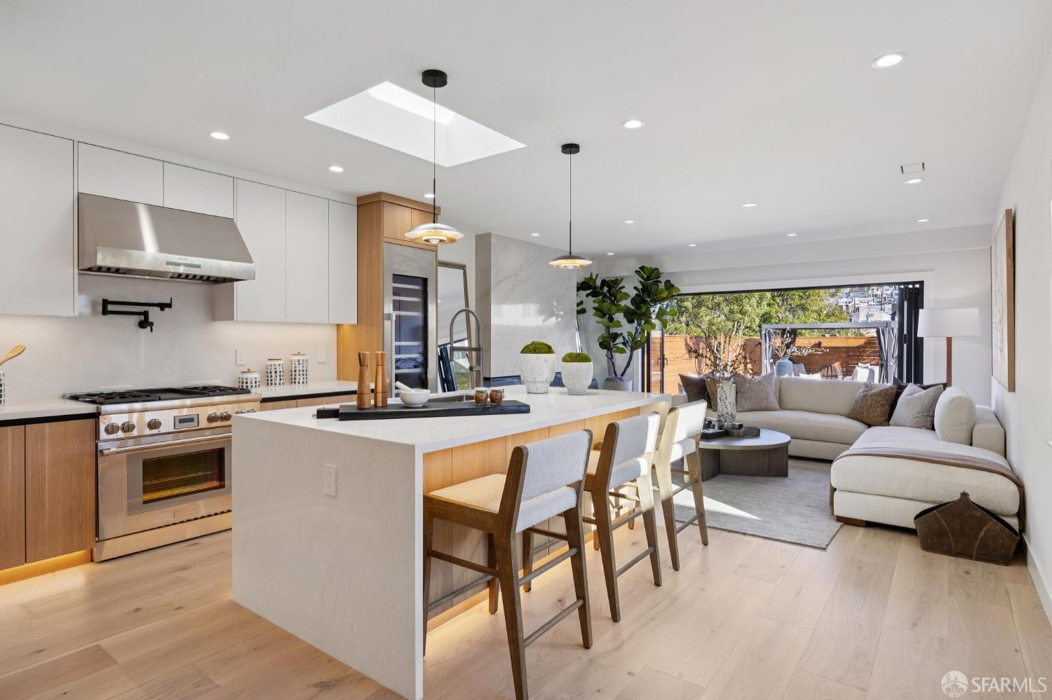 Detail Gallery Image 11 of 60 For 2020 20th Ave, San Francisco,  CA 94116 - 4 Beds | 3 Baths