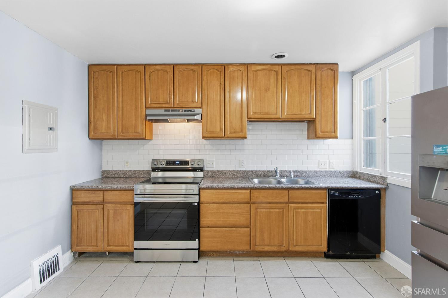 Detail Gallery Image 18 of 40 For 1470 Revere Ave, San Francisco,  CA 94124 - 2 Beds | 1 Baths