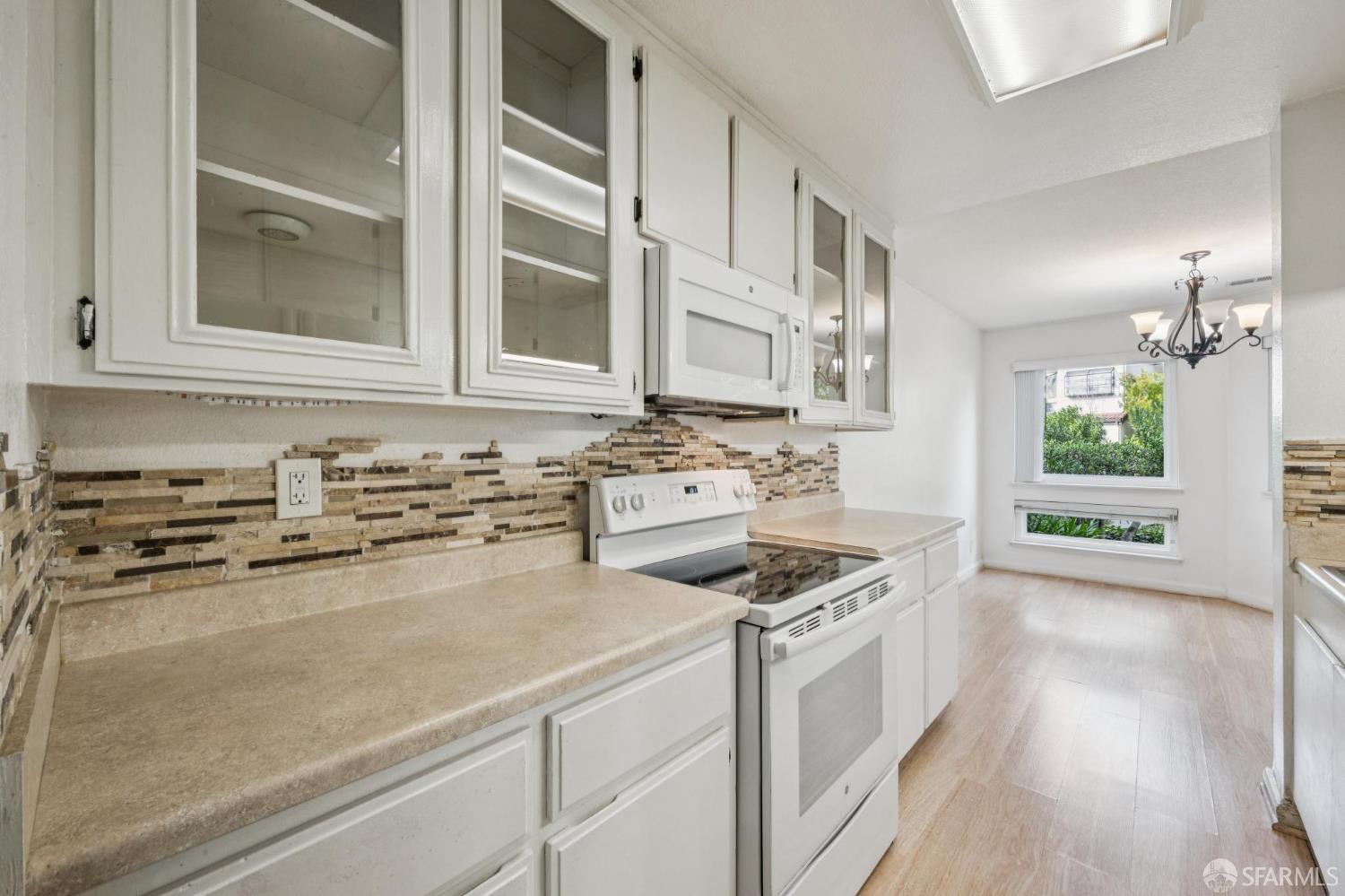 Detail Gallery Image 16 of 31 For 21117 Gary Dr #116,  Castro Valley,  CA 94546 - 2 Beds | 2 Baths