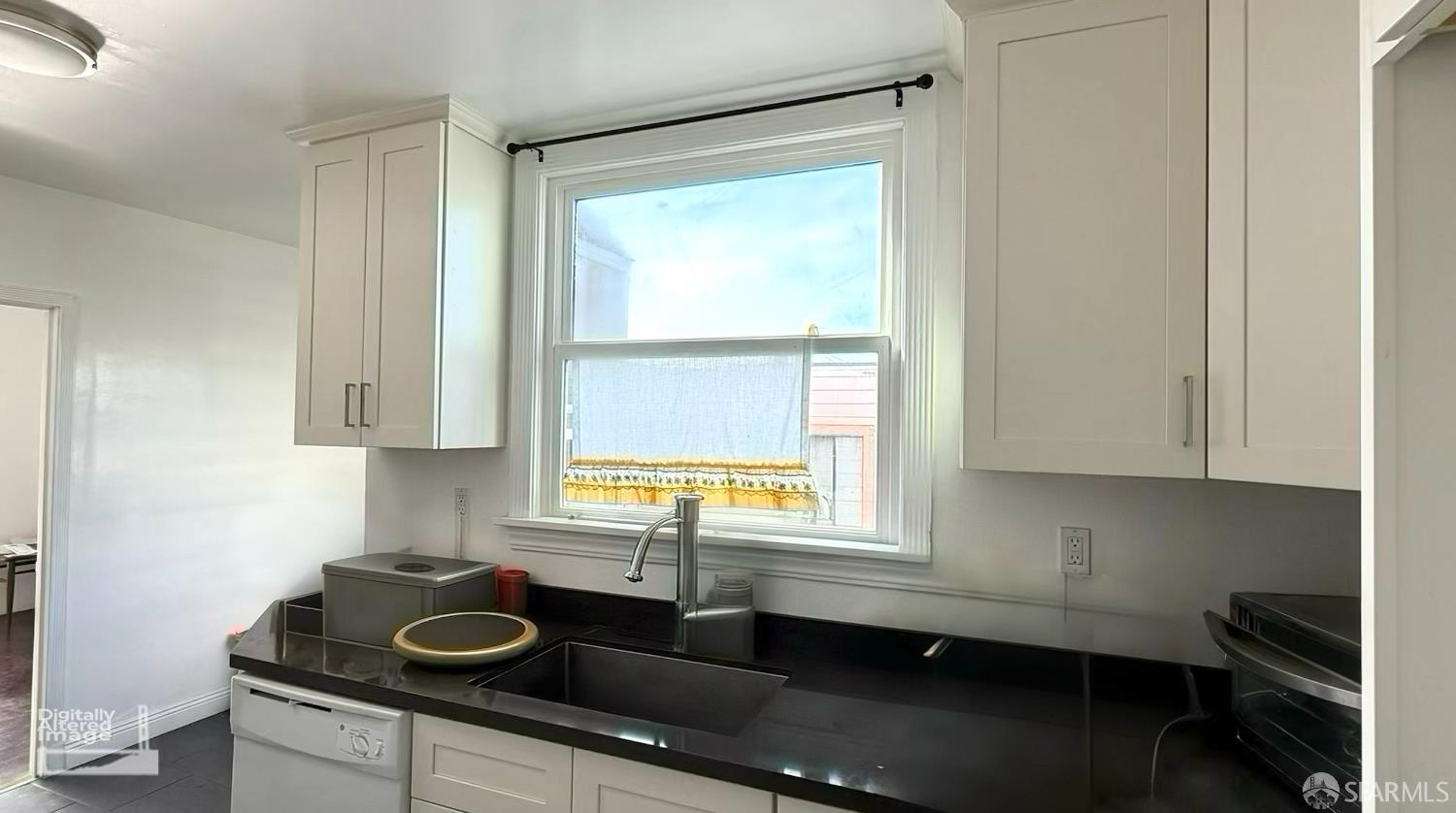 Detail Gallery Image 4 of 10 For 2036 Noriega St, San Francisco,  CA 94122 - 4 Beds | 3 Baths