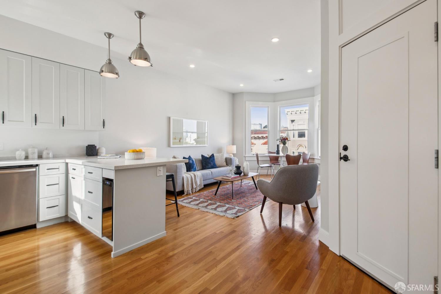 Detail Gallery Image 4 of 39 For 3465 17th St, San Francisco,  CA 94110 - 2 Beds | 1 Baths