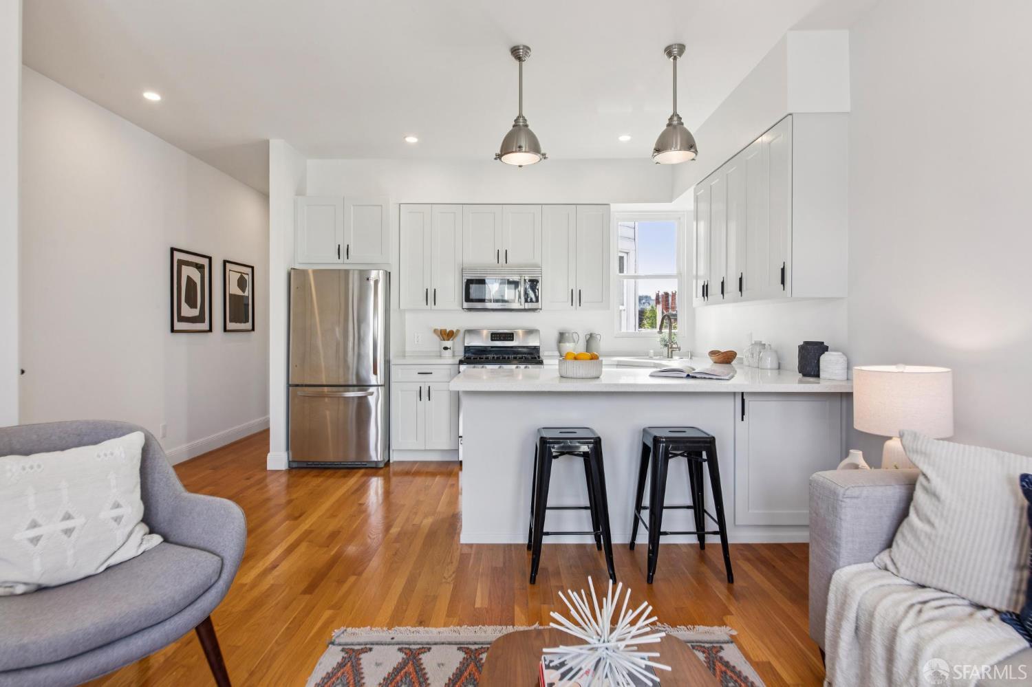 Detail Gallery Image 9 of 39 For 3465 17th St, San Francisco,  CA 94110 - 2 Beds | 1 Baths