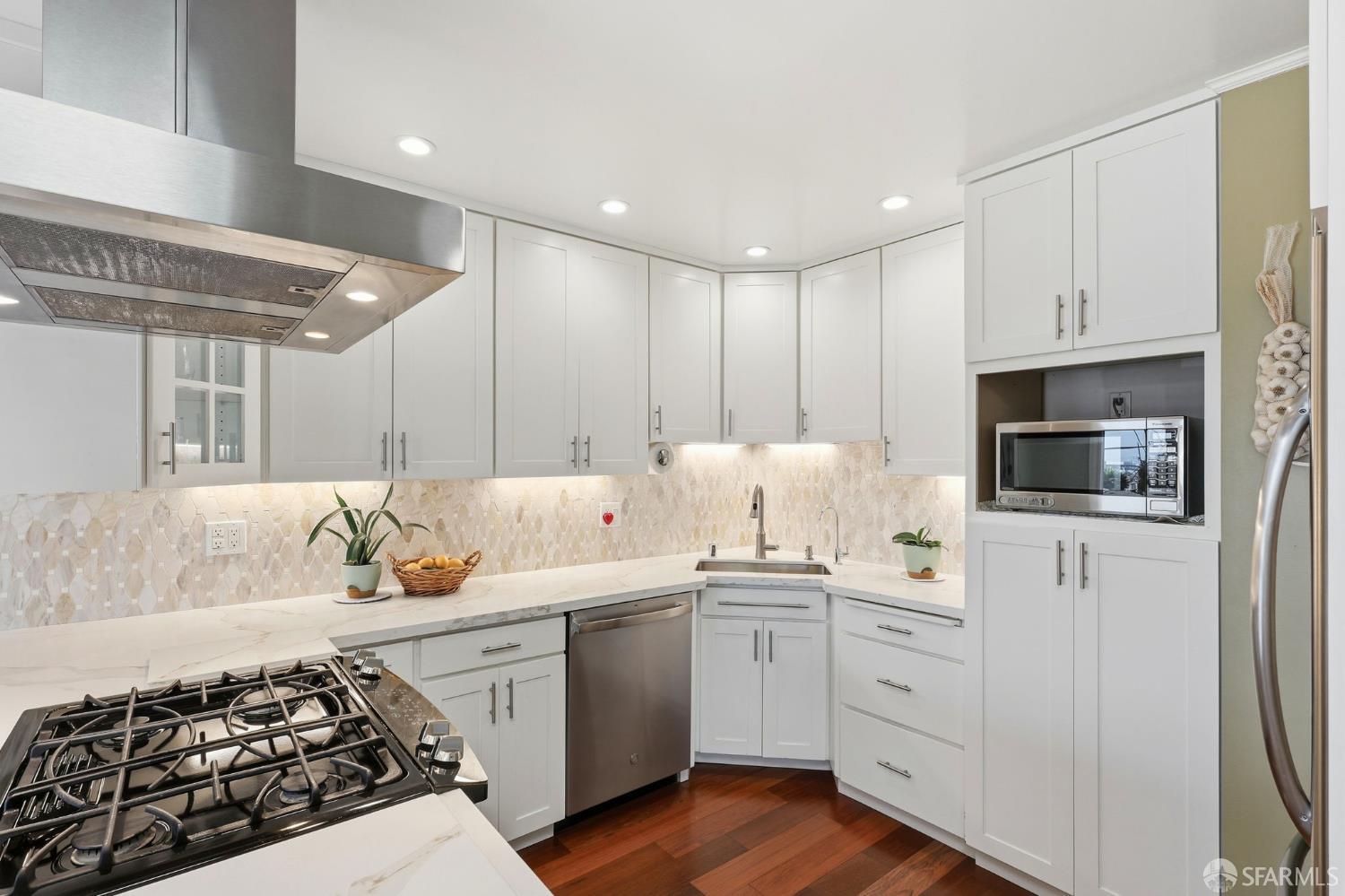 Detail Gallery Image 7 of 28 For 539 Chestnut Ave, San Bruno,  CA 94066 - 4 Beds | 3 Baths