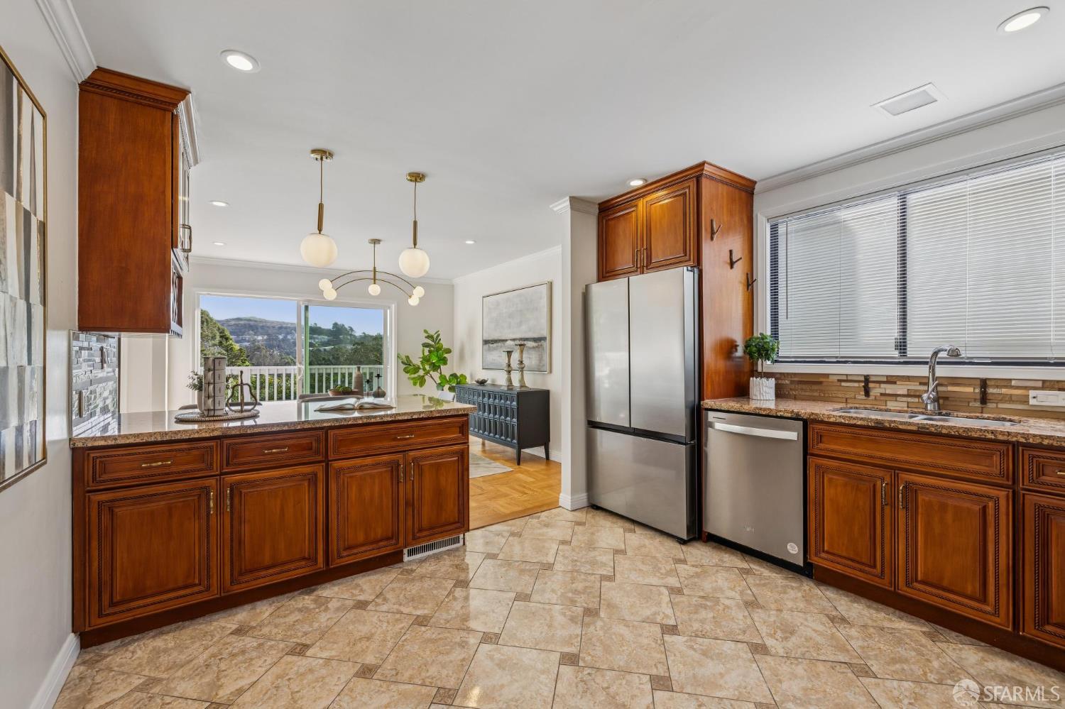 Detail Gallery Image 19 of 47 For 235 Oak Park Dr, San Francisco,  CA 94131 - 6 Beds | 3 Baths