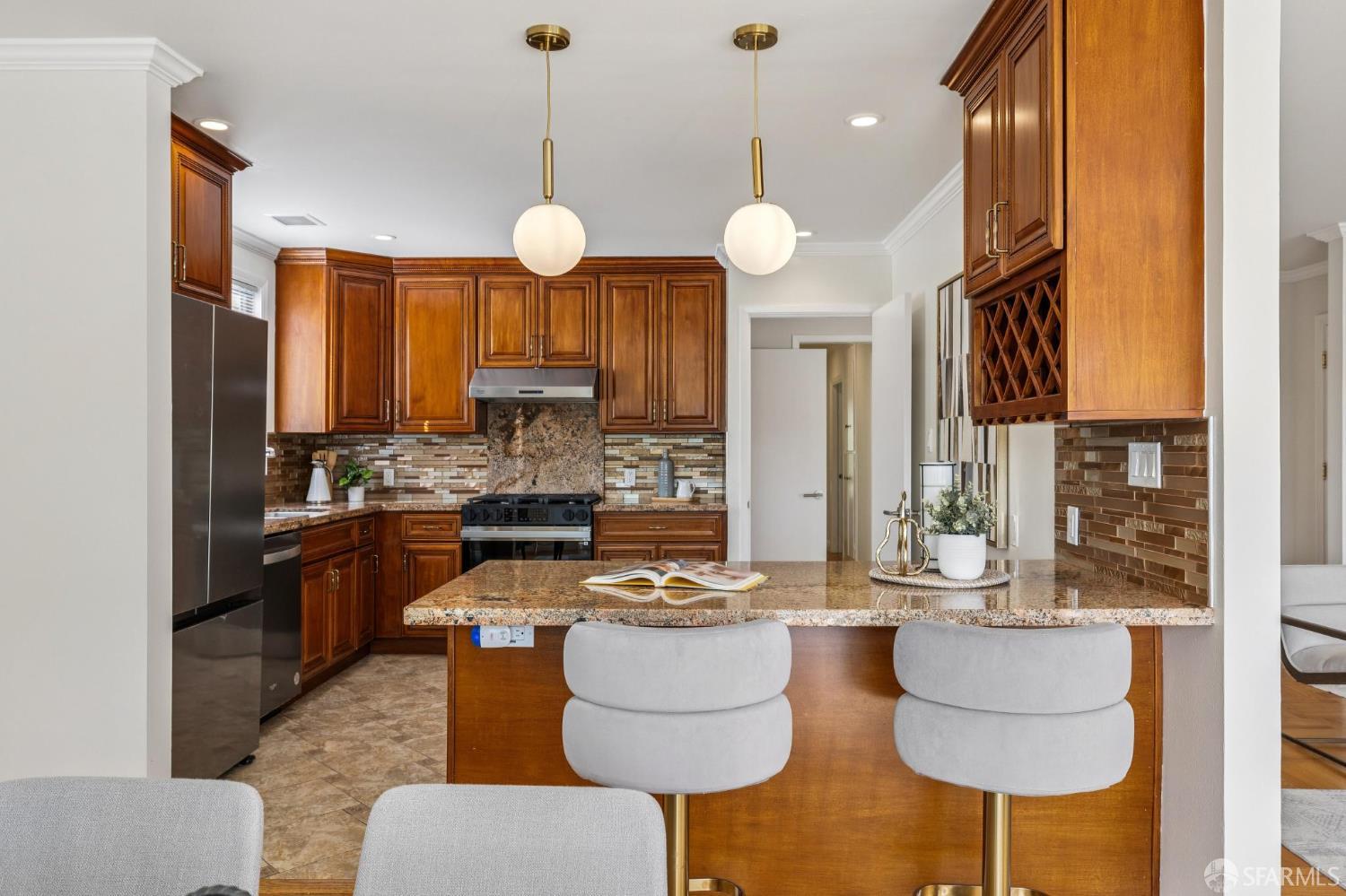 Detail Gallery Image 15 of 47 For 235 Oak Park Dr, San Francisco,  CA 94131 - 6 Beds | 3 Baths