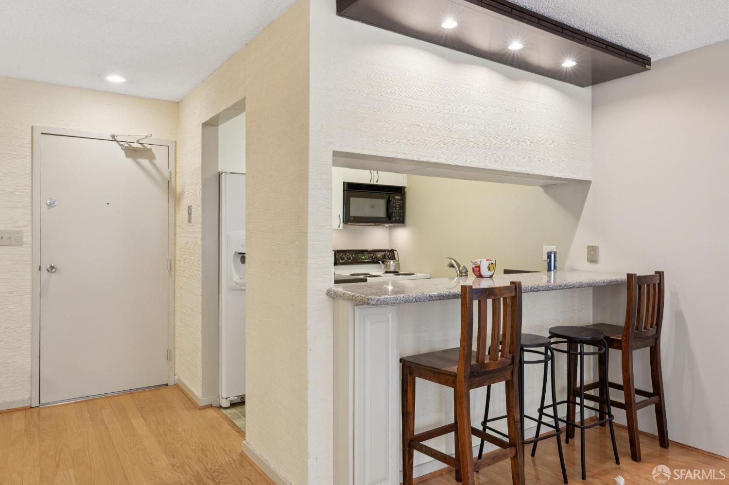 Detail Gallery Image 12 of 35 For 5320 Diamond Heights Blvd 202k,  San Francisco,  CA 94117 - 1 Beds | 1 Baths