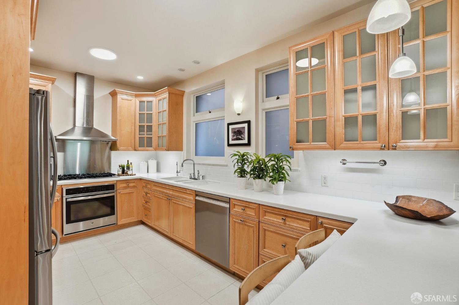 Detail Gallery Image 6 of 42 For 1760 Pacific Ave #4,  San Francisco,  CA 94109 - 3 Beds | 2 Baths