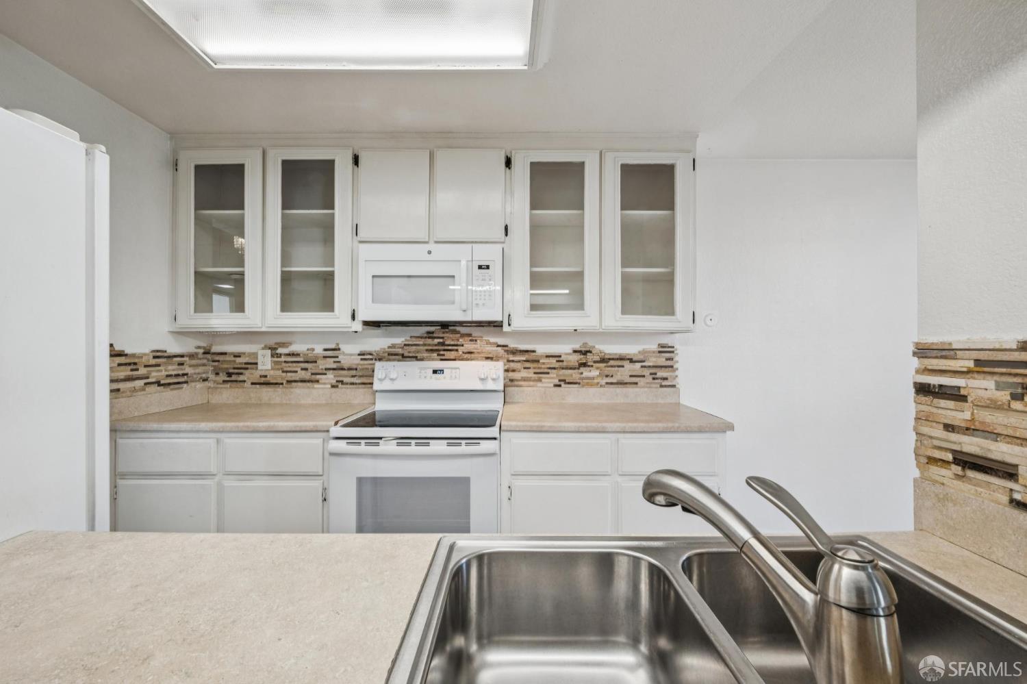 Detail Gallery Image 14 of 31 For 21117 Gary Dr #116,  Castro Valley,  CA 94546 - 2 Beds | 2 Baths