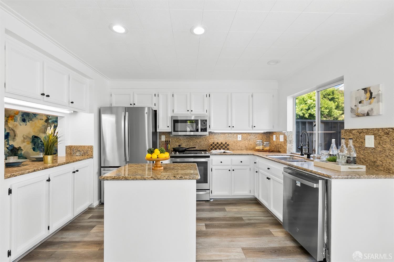 Detail Gallery Image 9 of 23 For 36 Bannister Way, Alameda,  CA 94502 - 2 Beds | 2/1 Baths