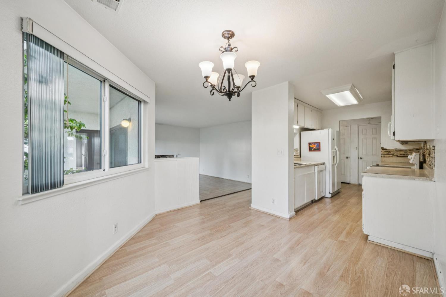 Detail Gallery Image 10 of 31 For 21117 Gary Dr #116,  Castro Valley,  CA 94546 - 2 Beds | 2 Baths