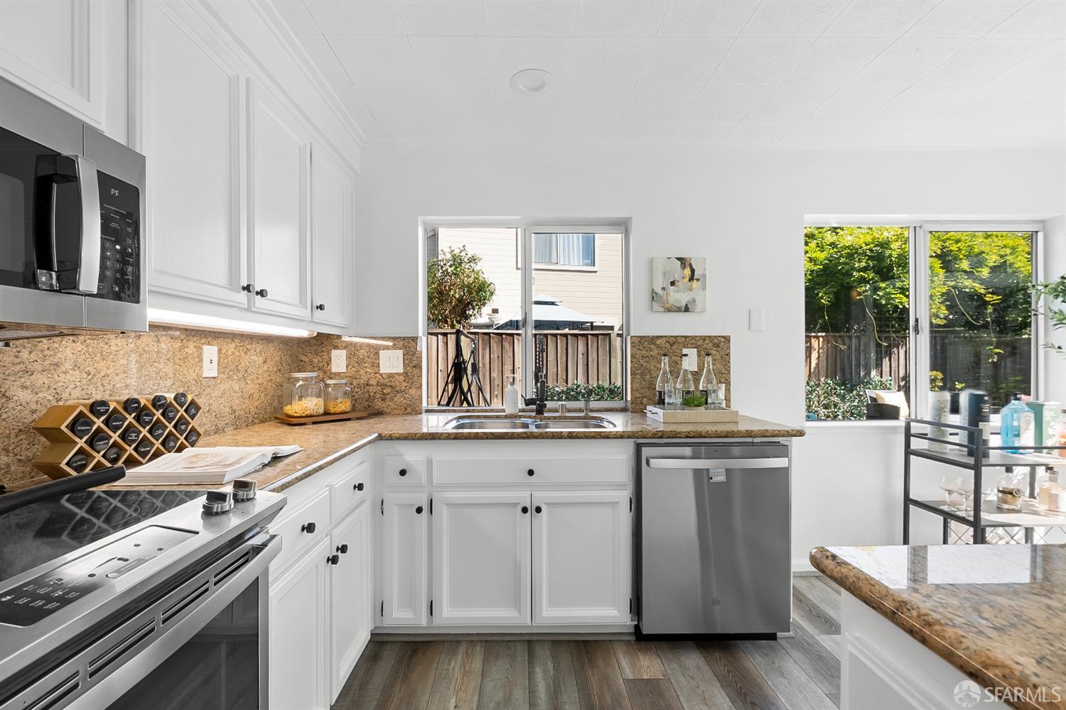 Detail Gallery Image 7 of 23 For 36 Bannister Way, Alameda,  CA 94502 - 2 Beds | 2/1 Baths