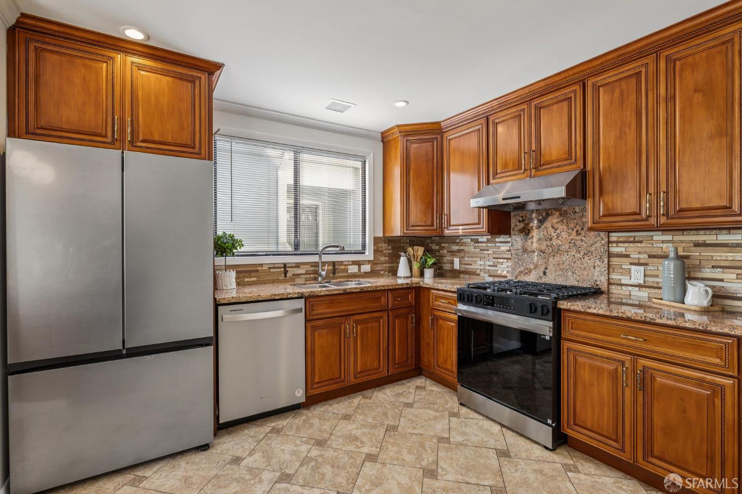 Detail Gallery Image 18 of 47 For 235 Oak Park Dr, San Francisco,  CA 94131 - 6 Beds | 3 Baths