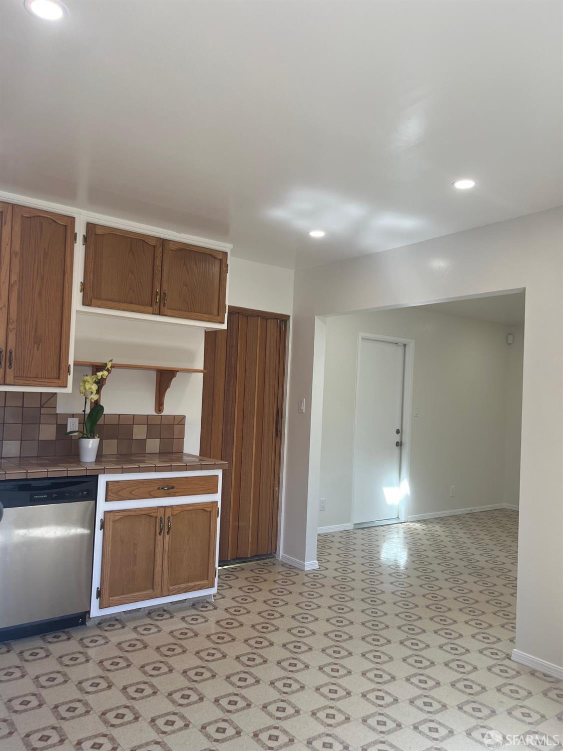 Detail Gallery Image 8 of 31 For 5880 Olinda Rd, El Sobrante,  CA 94803 - 4 Beds | 2 Baths