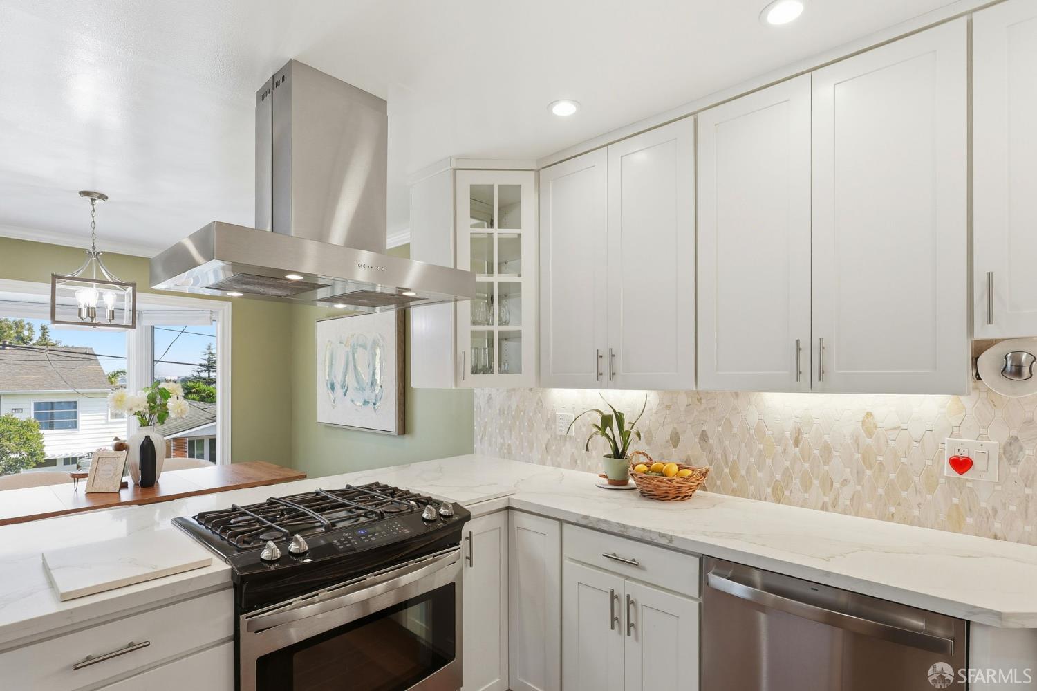 Detail Gallery Image 9 of 28 For 539 Chestnut Ave, San Bruno,  CA 94066 - 4 Beds | 3 Baths