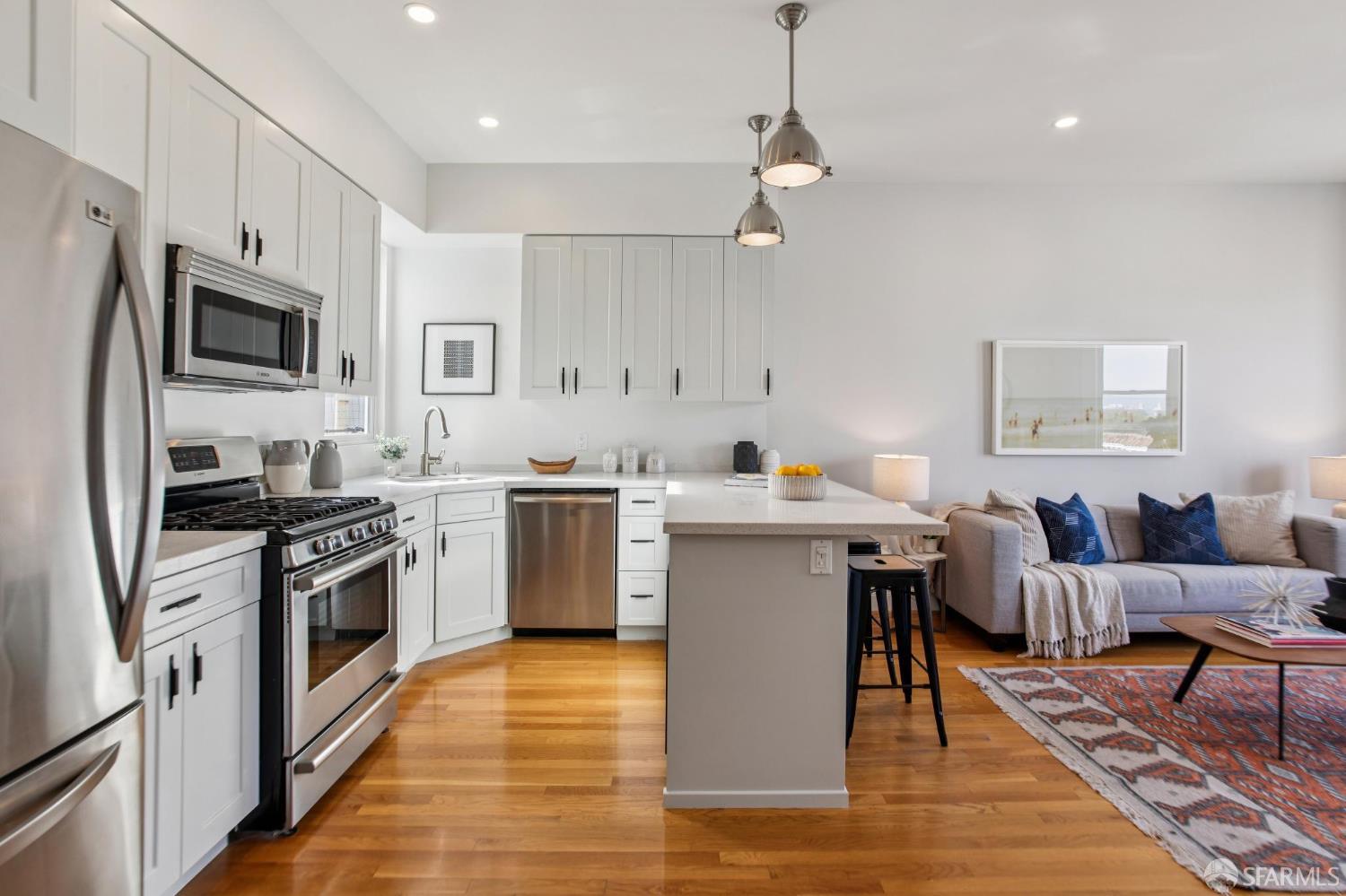 Detail Gallery Image 12 of 39 For 3465 17th St, San Francisco,  CA 94110 - 2 Beds | 1 Baths