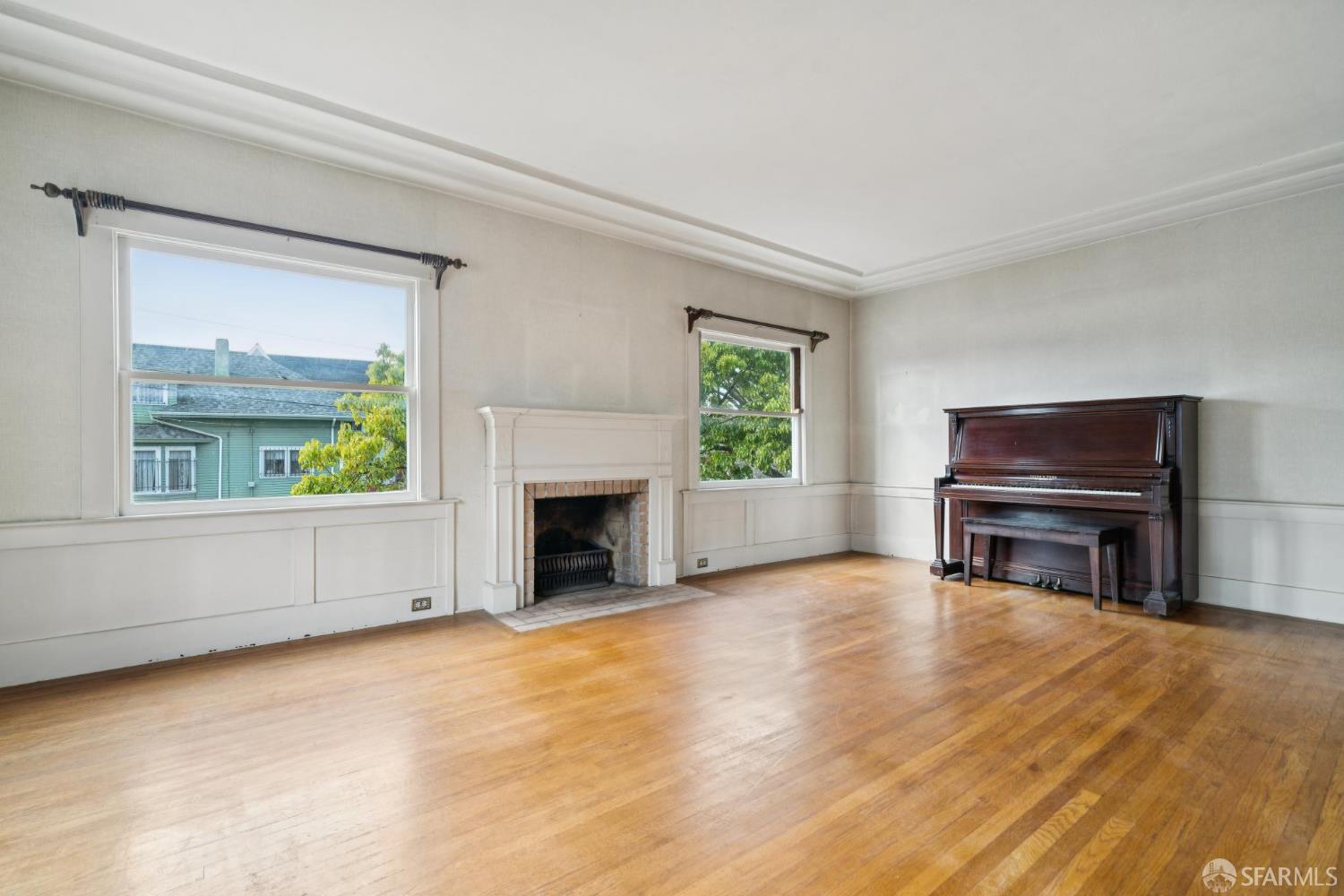 Detail Gallery Image 5 of 47 For 402 Newton Ave, Oakland,  CA 94606 - 5 Beds | 1 Baths