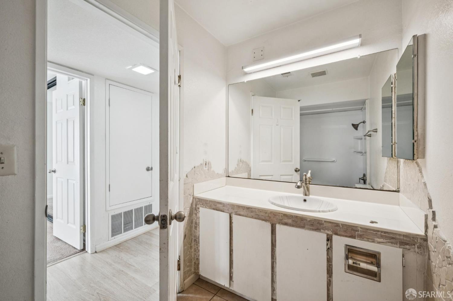 Detail Gallery Image 27 of 31 For 21117 Gary Dr #116,  Castro Valley,  CA 94546 - 2 Beds | 2 Baths