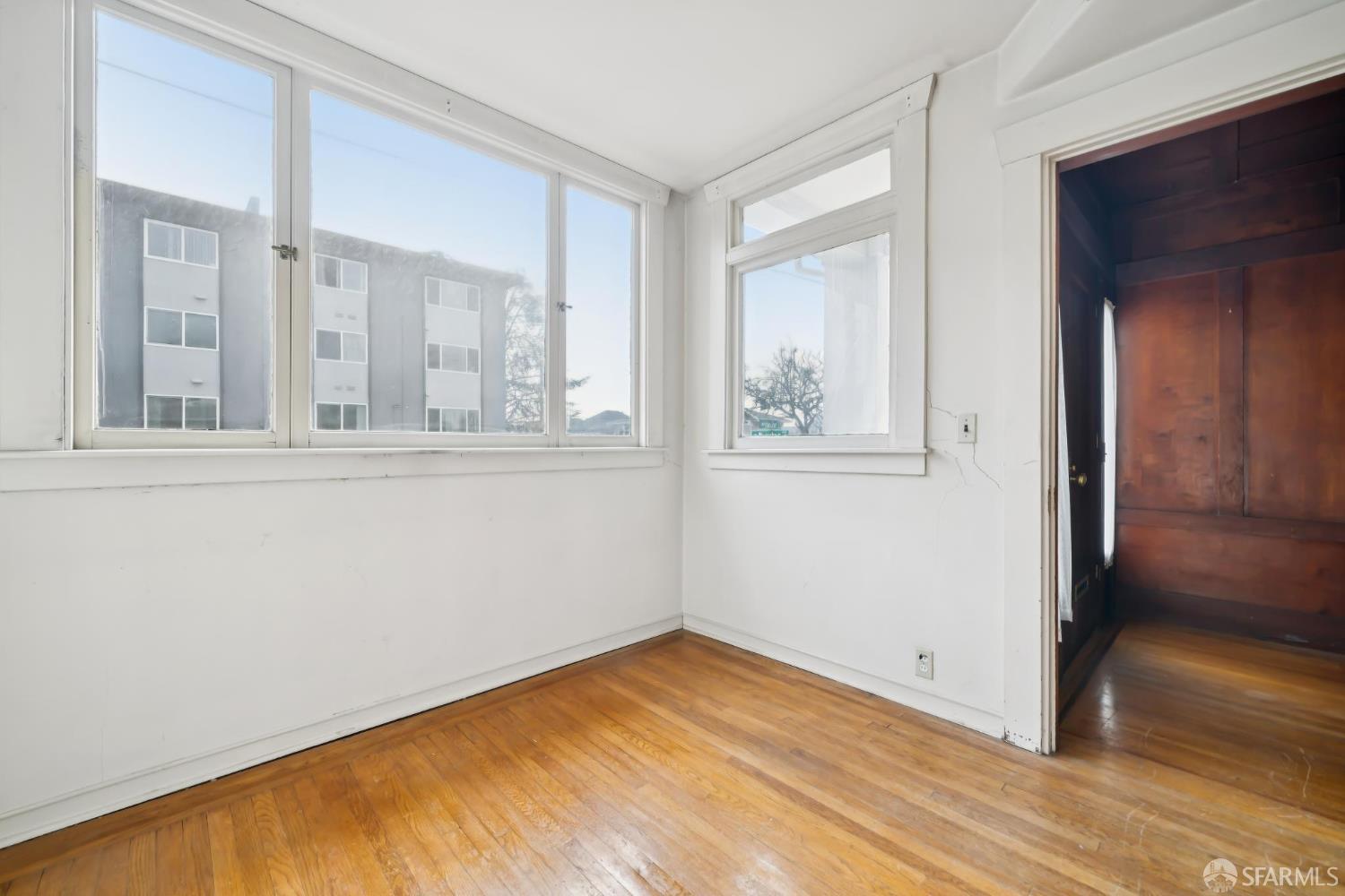 Detail Gallery Image 19 of 47 For 402 Newton Ave, Oakland,  CA 94606 - 5 Beds | 1 Baths