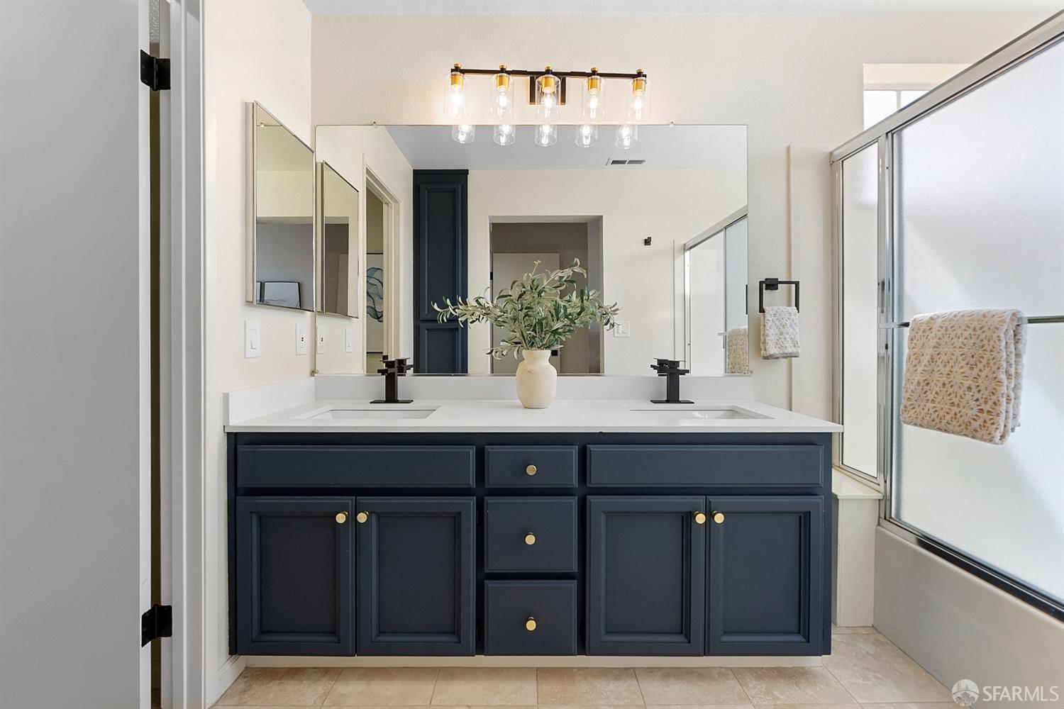 Detail Gallery Image 19 of 23 For 36 Bannister Way, Alameda,  CA 94502 - 2 Beds | 2/1 Baths