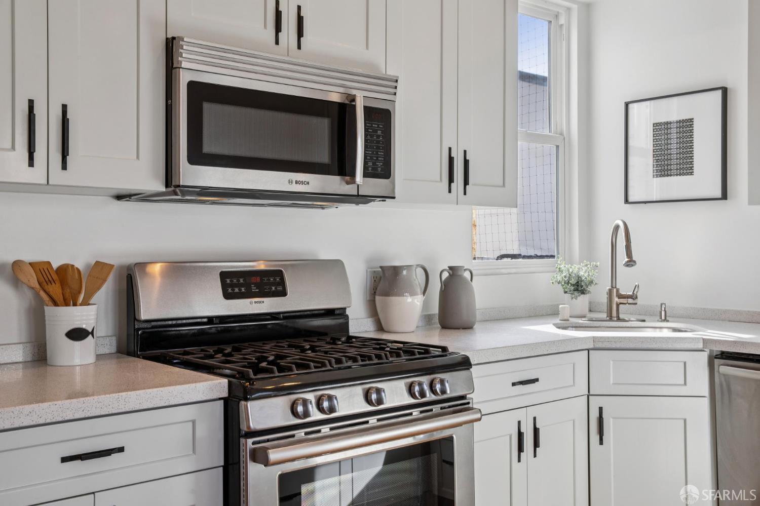 Detail Gallery Image 11 of 39 For 3465 17th St, San Francisco,  CA 94110 - 2 Beds | 1 Baths