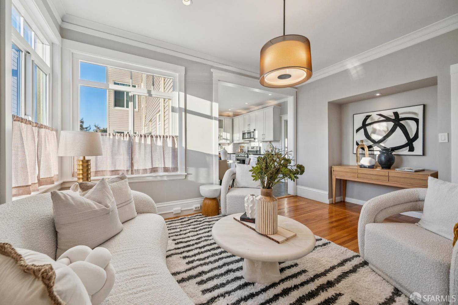 Detail Gallery Image 3 of 27 For 1267 Chestnut St #3,  San Francisco,  CA 94118 - 2 Beds | 1 Baths