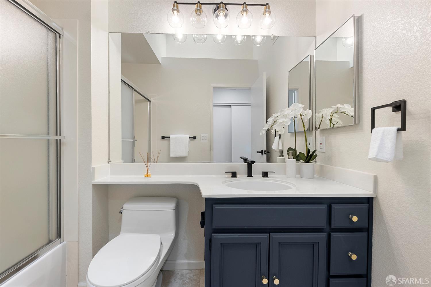 Detail Gallery Image 13 of 23 For 36 Bannister Way, Alameda,  CA 94502 - 2 Beds | 2/1 Baths