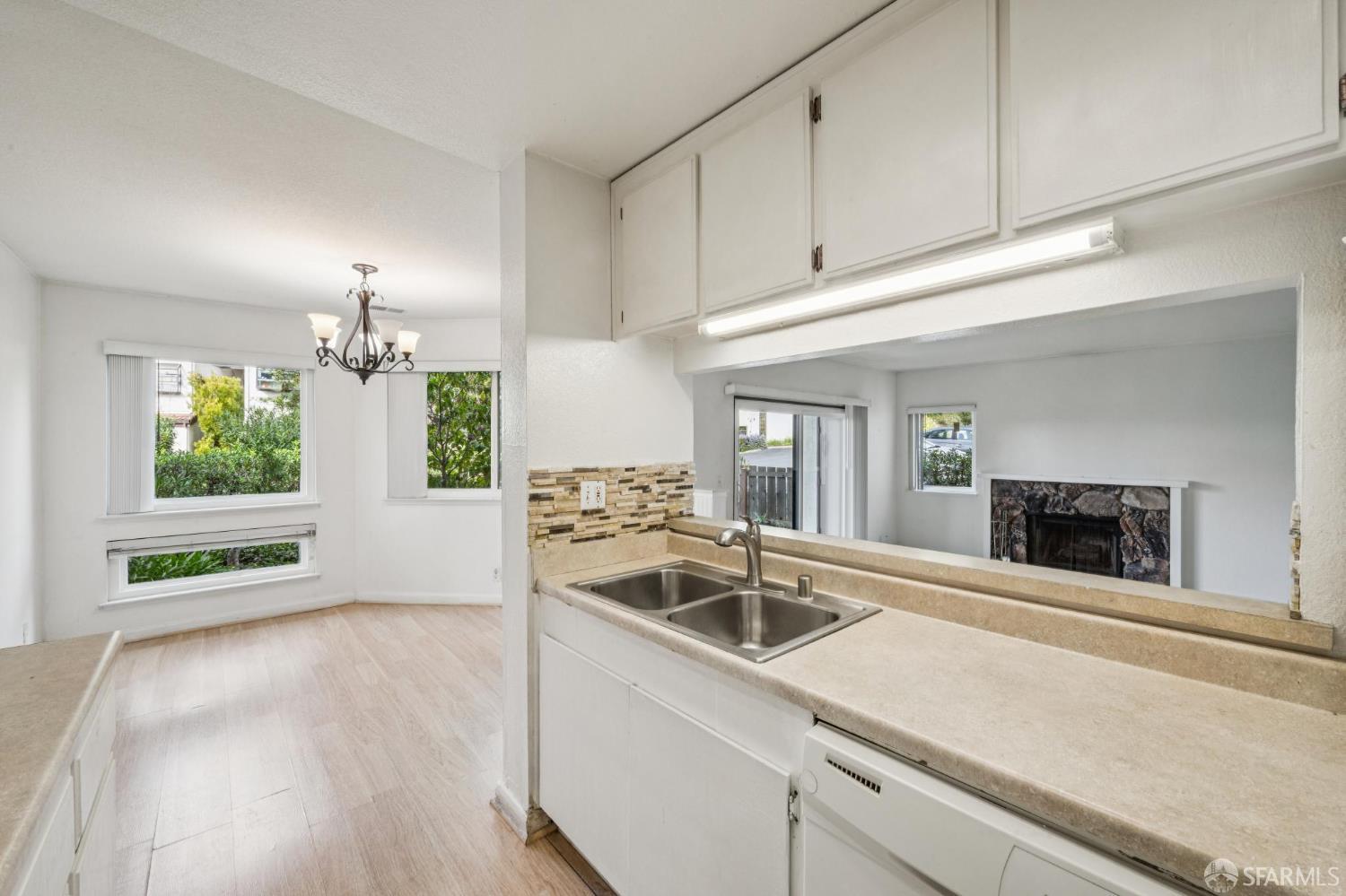 Detail Gallery Image 17 of 31 For 21117 Gary Dr #116,  Castro Valley,  CA 94546 - 2 Beds | 2 Baths