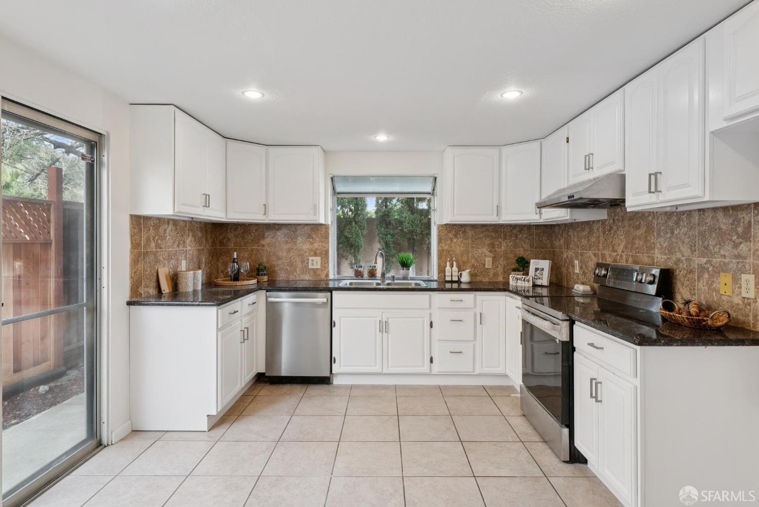 Detail Gallery Image 17 of 54 For 4469 Pampas Cir, Antioch,  CA 94531 - 3 Beds | 2/1 Baths