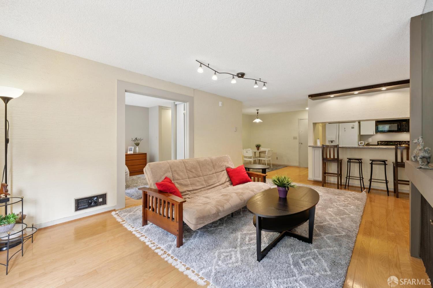 Detail Gallery Image 10 of 35 For 5320 Diamond Heights Blvd 202k,  San Francisco,  CA 94117 - 1 Beds | 1 Baths