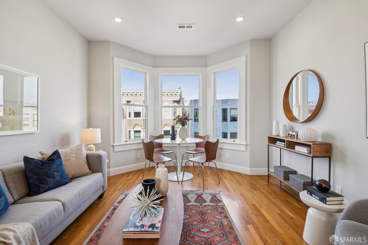 Detail Gallery Image 5 of 39 For 3465 17th St, San Francisco,  CA 94110 - 2 Beds | 1 Baths