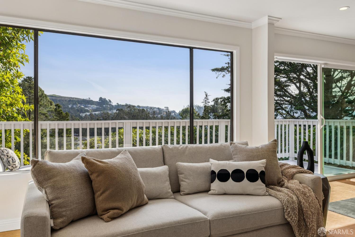 Detail Gallery Image 7 of 47 For 235 Oak Park Dr, San Francisco,  CA 94131 - 6 Beds | 3 Baths