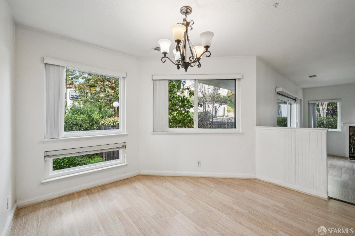 Detail Gallery Image 9 of 31 For 21117 Gary Dr #116,  Castro Valley,  CA 94546 - 2 Beds | 2 Baths