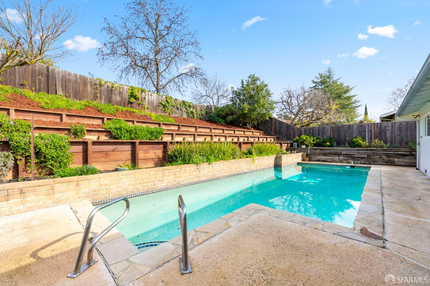 Detail Gallery Image 2 of 59 For 1548 Fieldcrest Dr, Pleasant Hill,  CA 94523 - 4 Beds | 2/1 Baths