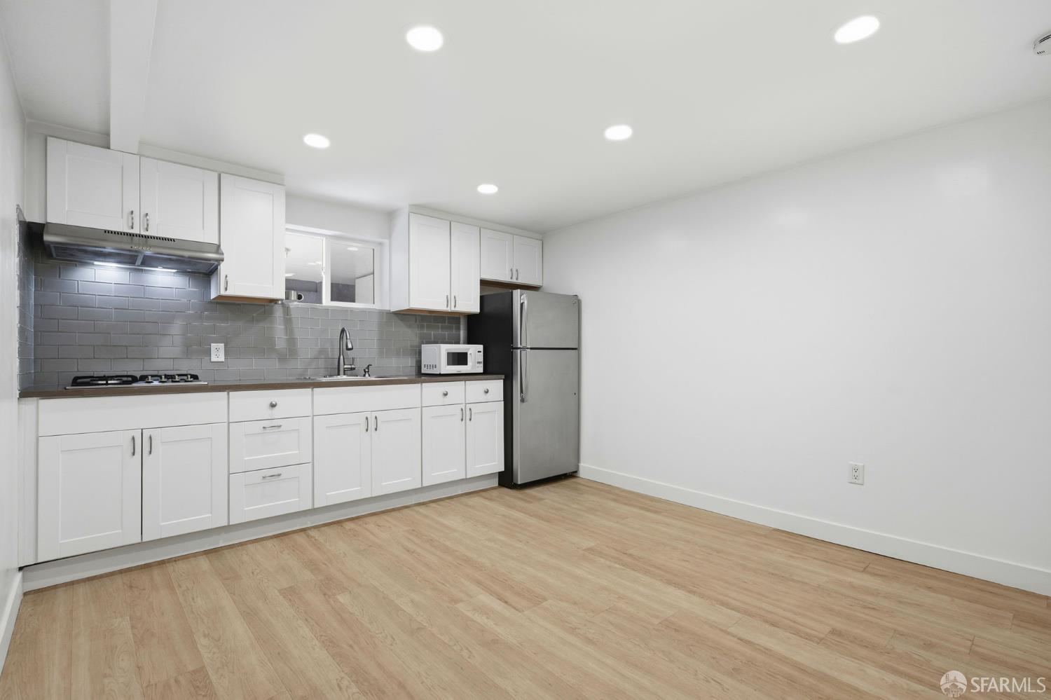 Detail Gallery Image 22 of 28 For 539 Chestnut Ave, San Bruno,  CA 94066 - 4 Beds | 3 Baths