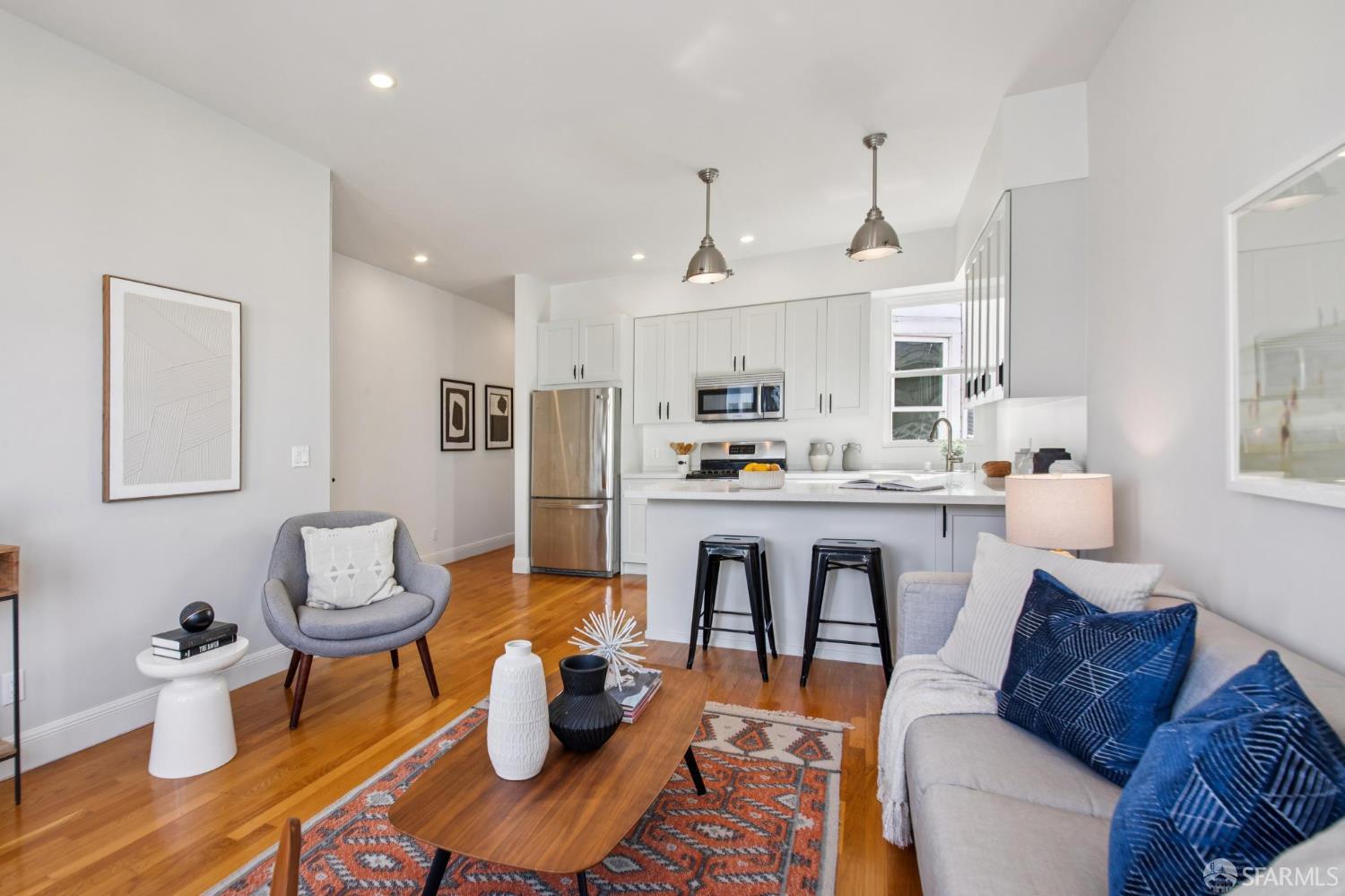 Detail Gallery Image 7 of 39 For 3465 17th St, San Francisco,  CA 94110 - 2 Beds | 1 Baths