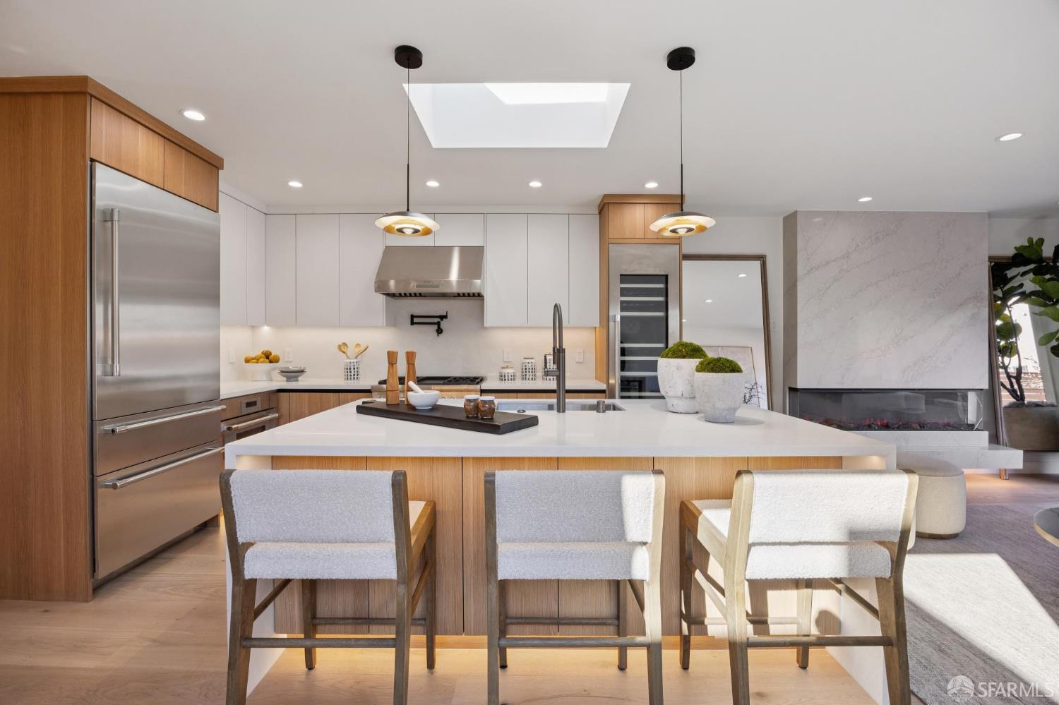 Detail Gallery Image 13 of 60 For 2020 20th Ave, San Francisco,  CA 94116 - 4 Beds | 3 Baths