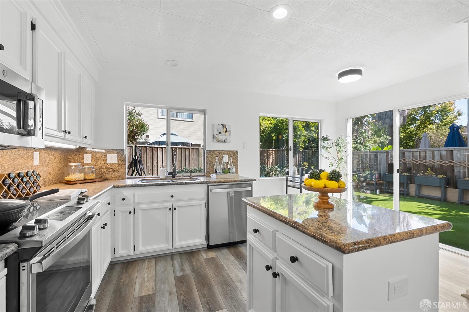 Detail Gallery Image 8 of 23 For 36 Bannister Way, Alameda,  CA 94502 - 2 Beds | 2/1 Baths