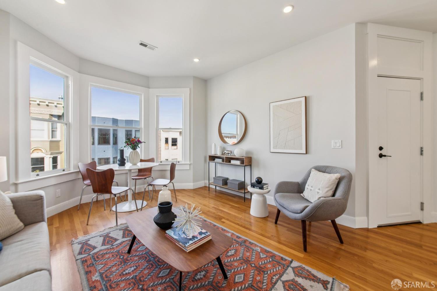 Detail Gallery Image 6 of 39 For 3465 17th St, San Francisco,  CA 94110 - 2 Beds | 1 Baths