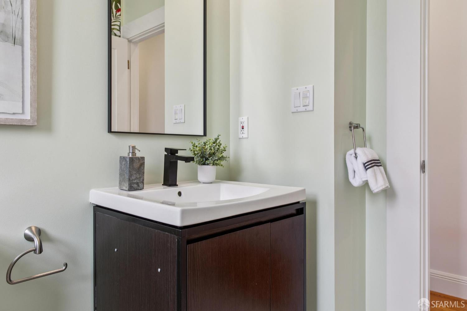 Detail Gallery Image 25 of 39 For 3465 17th St, San Francisco,  CA 94110 - 2 Beds | 1 Baths