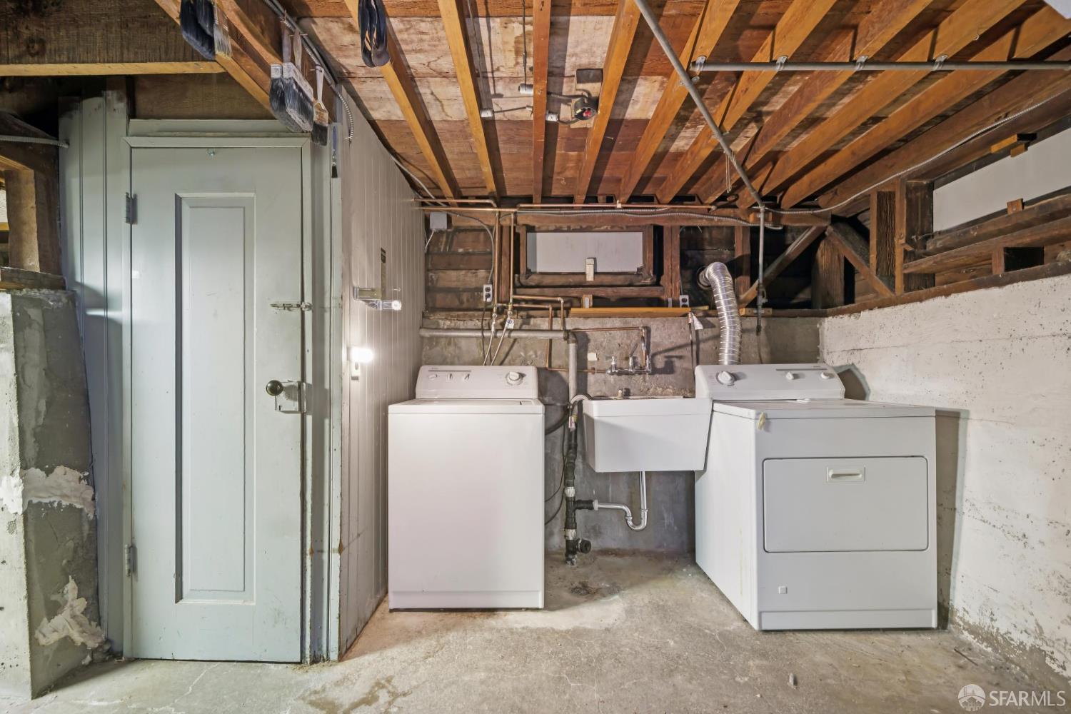 Detail Gallery Image 39 of 47 For 402 Newton Ave, Oakland,  CA 94606 - 5 Beds | 1 Baths