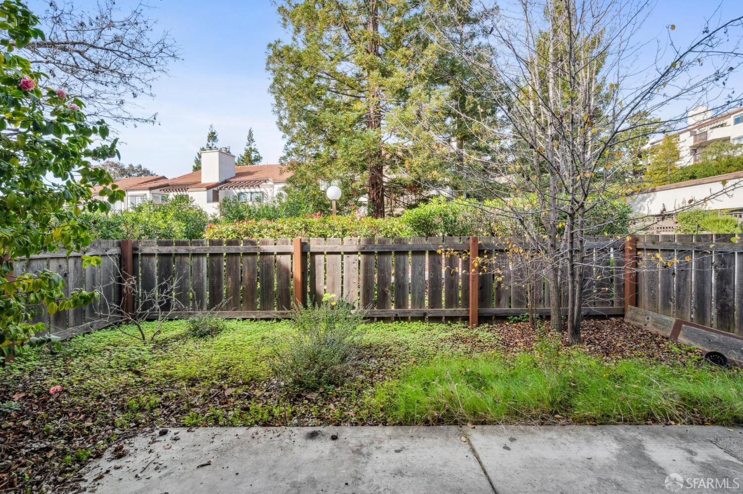 Detail Gallery Image 29 of 31 For 21117 Gary Dr #116,  Castro Valley,  CA 94546 - 2 Beds | 2 Baths