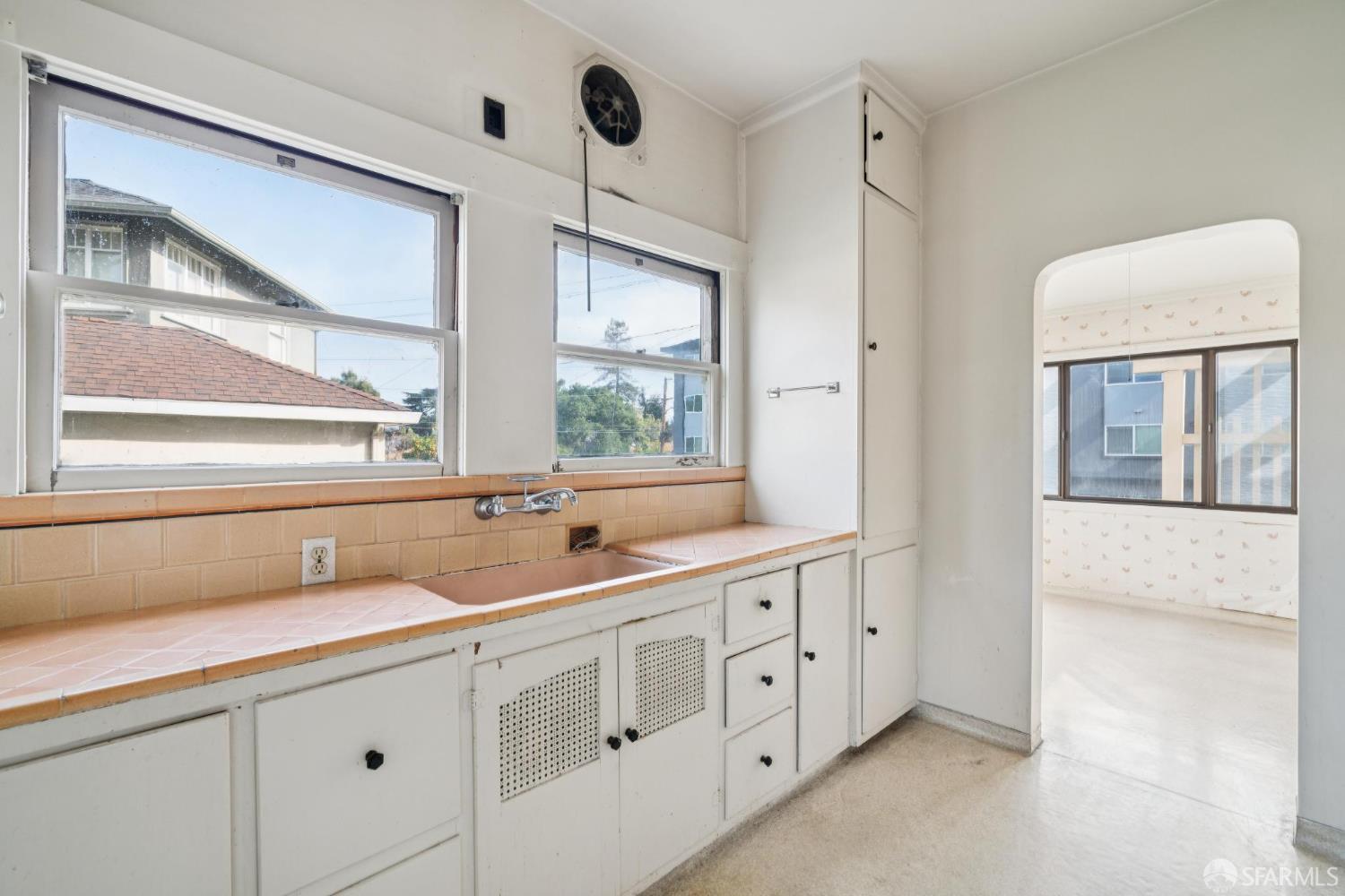 Detail Gallery Image 17 of 47 For 402 Newton Ave, Oakland,  CA 94606 - 5 Beds | 1 Baths