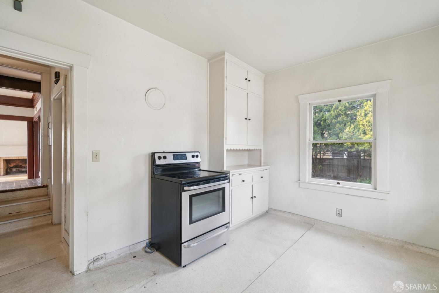 Detail Gallery Image 16 of 47 For 402 Newton Ave, Oakland,  CA 94606 - 5 Beds | 1 Baths