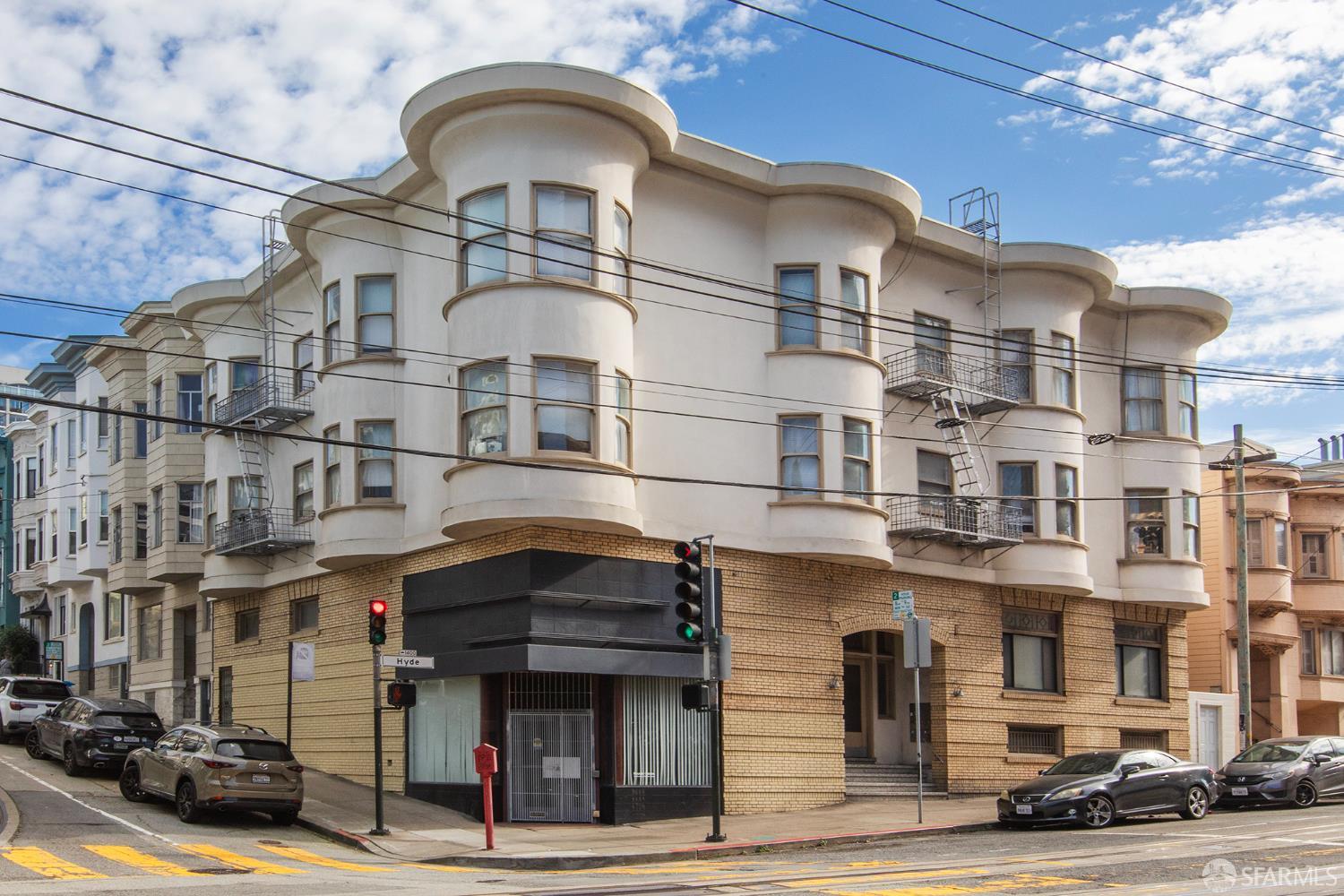 1499 Washington Street