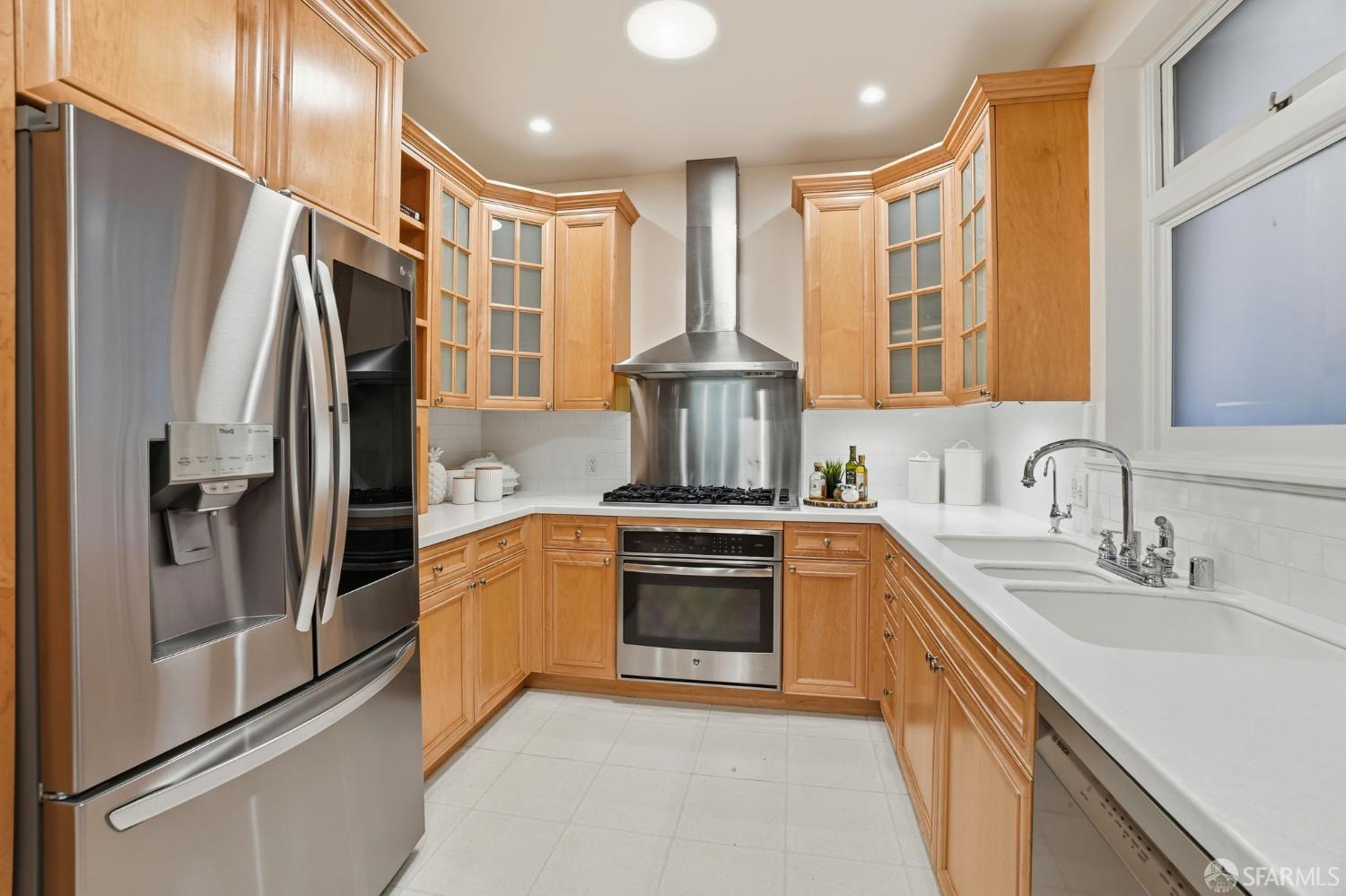 Detail Gallery Image 8 of 42 For 1760 Pacific Ave #4,  San Francisco,  CA 94109 - 3 Beds | 2 Baths